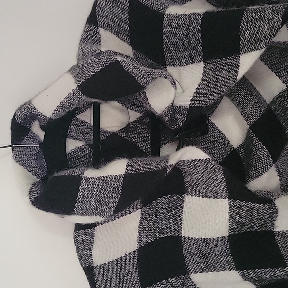 West loop womens Shawl. Not marked with size. - Picture 3 of 5